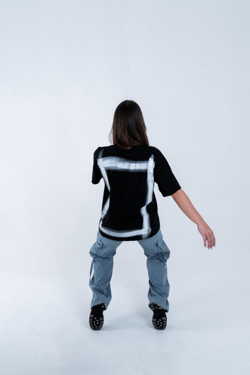 T-shirt streetwear oversize in cotone con grafica a cornice
