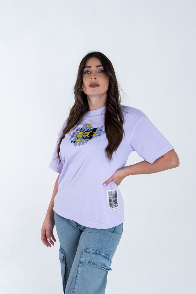 T-shirt streetwear fiori oversize in cotone lavanda con grafica floreale